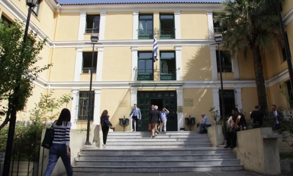 Συναγερμός! Τηλεφώνημα για βόμβα στην Ευελπίδων